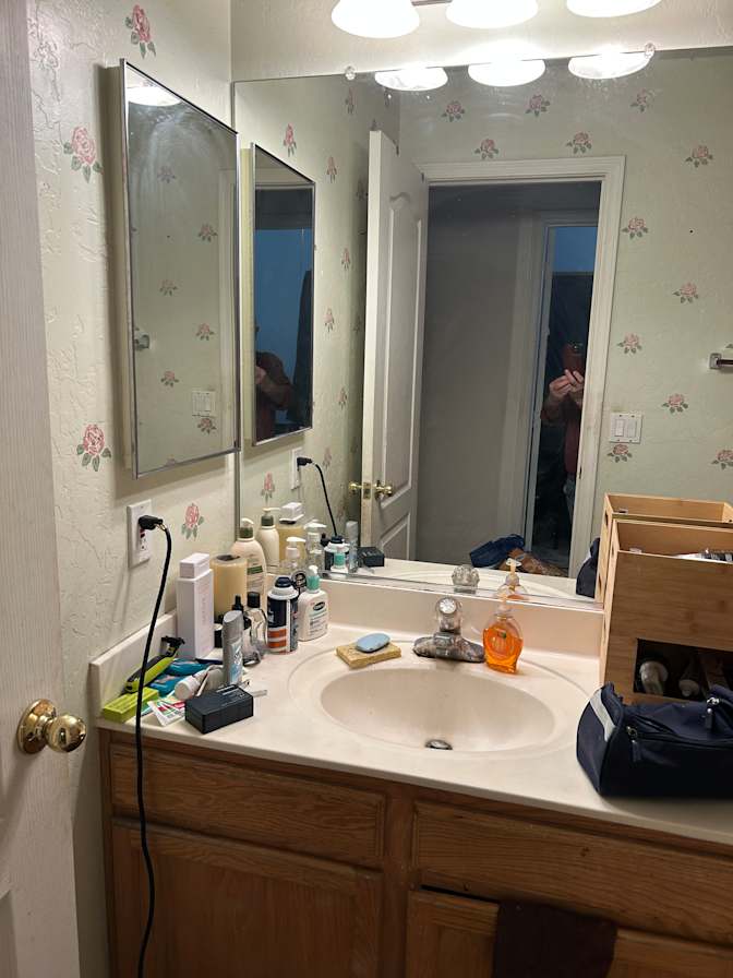 kiyoumarceFaridian's room