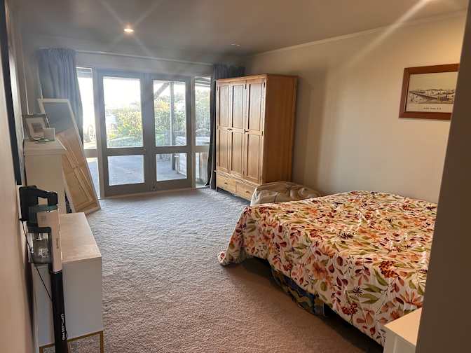 glen norman green's room