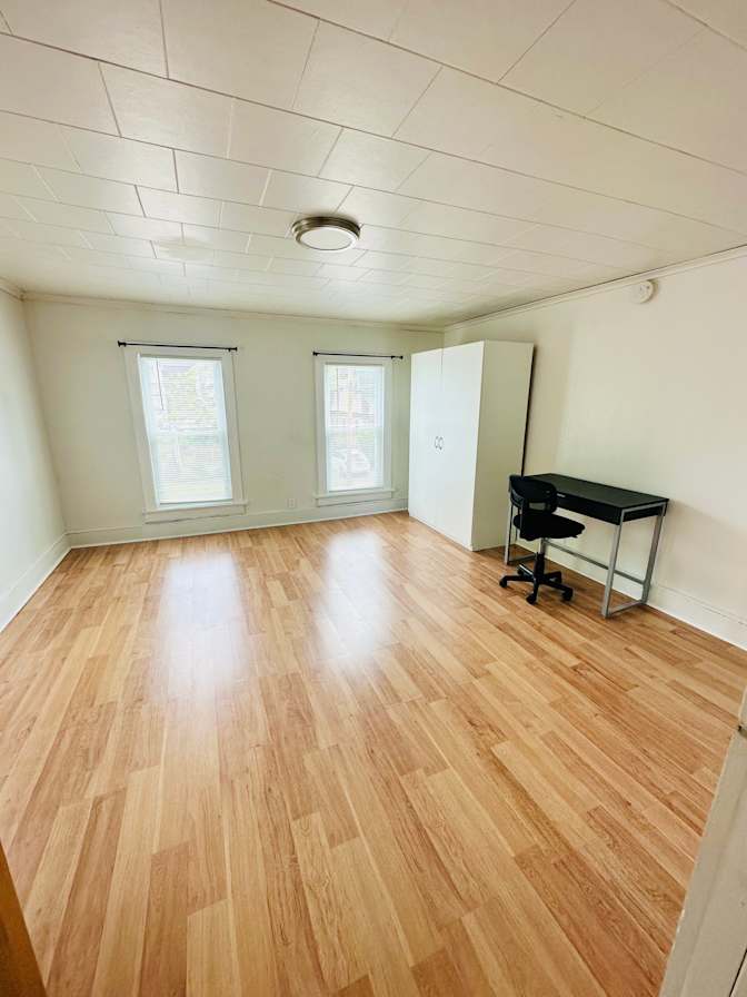 Hoa's room