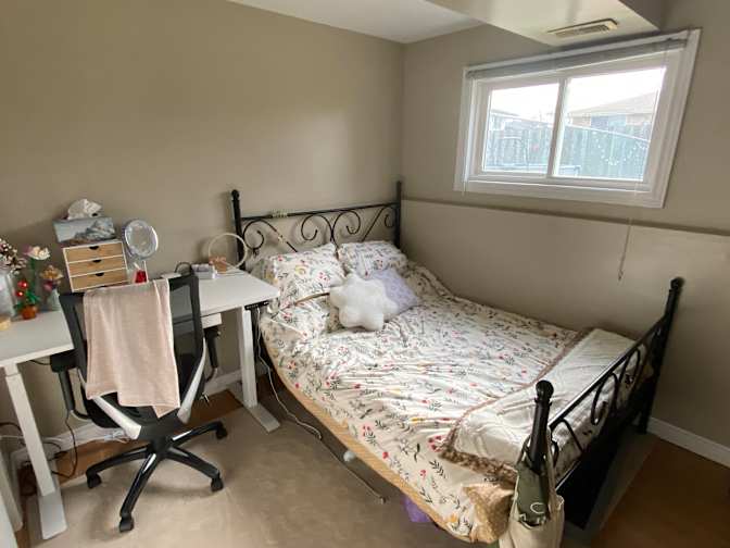 Thorold, ON's room