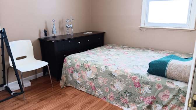 Sarwar Farouqui's room