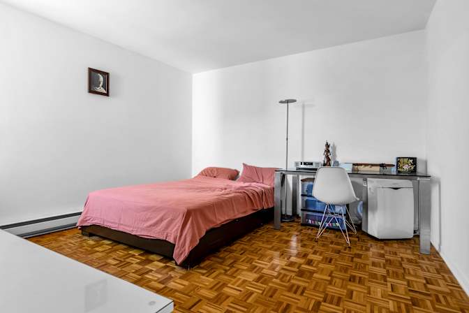 Thomas's room