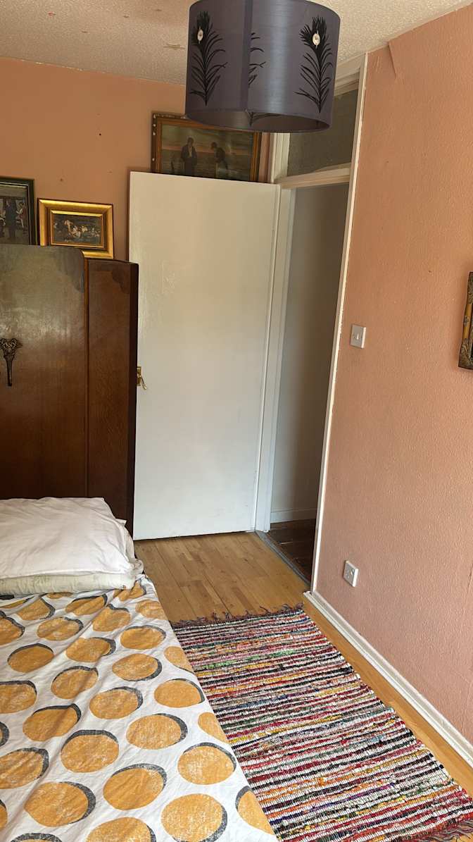 Glen Dyne's room
