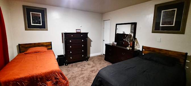 Kinsman Of Neighbors's room
