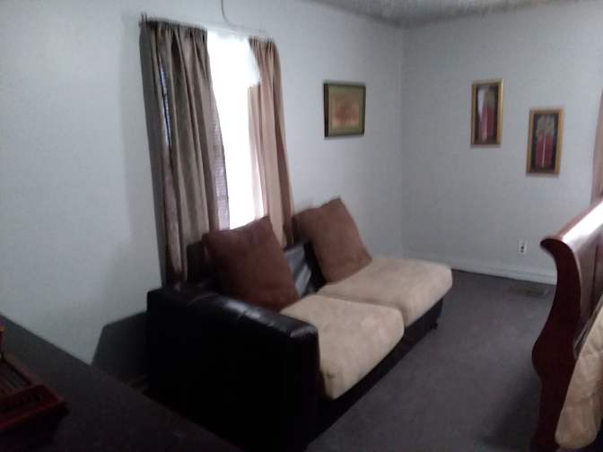 Detres's room