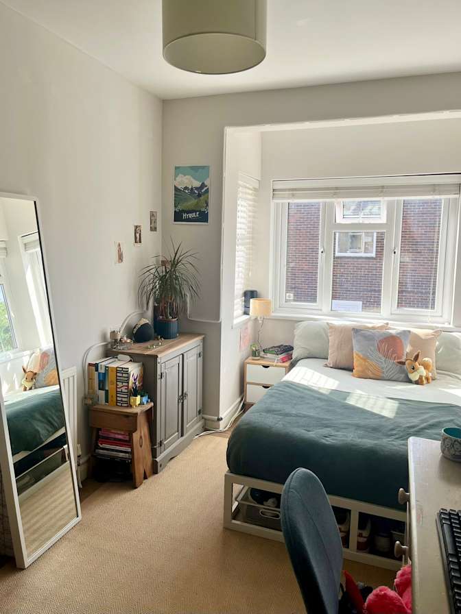 Yannis's room