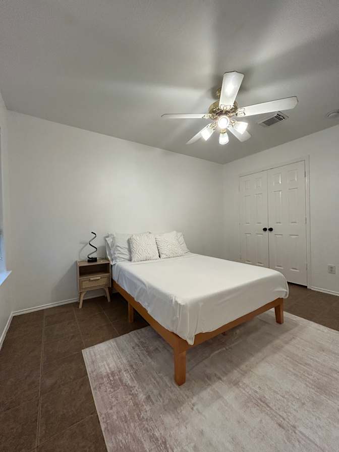 Carlos's room