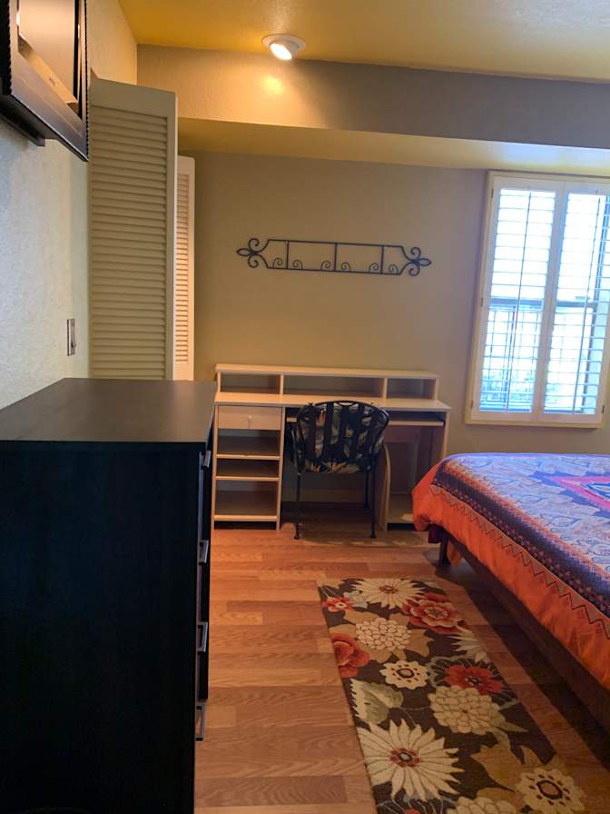 Luis's room