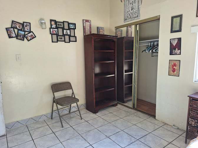 TANIA NELSON's room