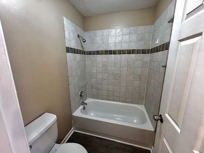 Alcove Rooms's room