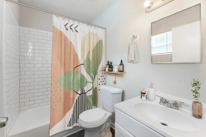 Alcove Rooms's room