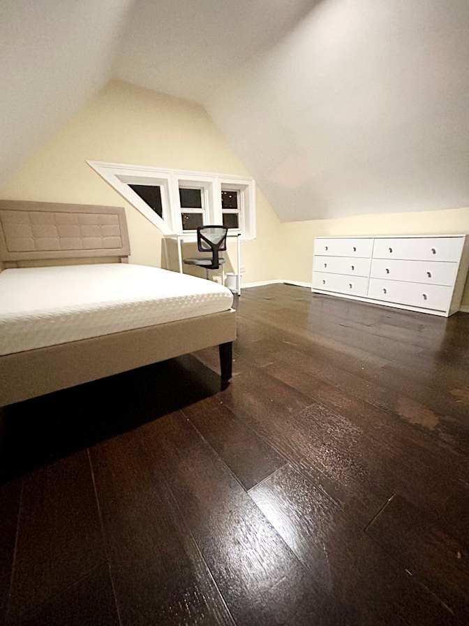 Mo's room