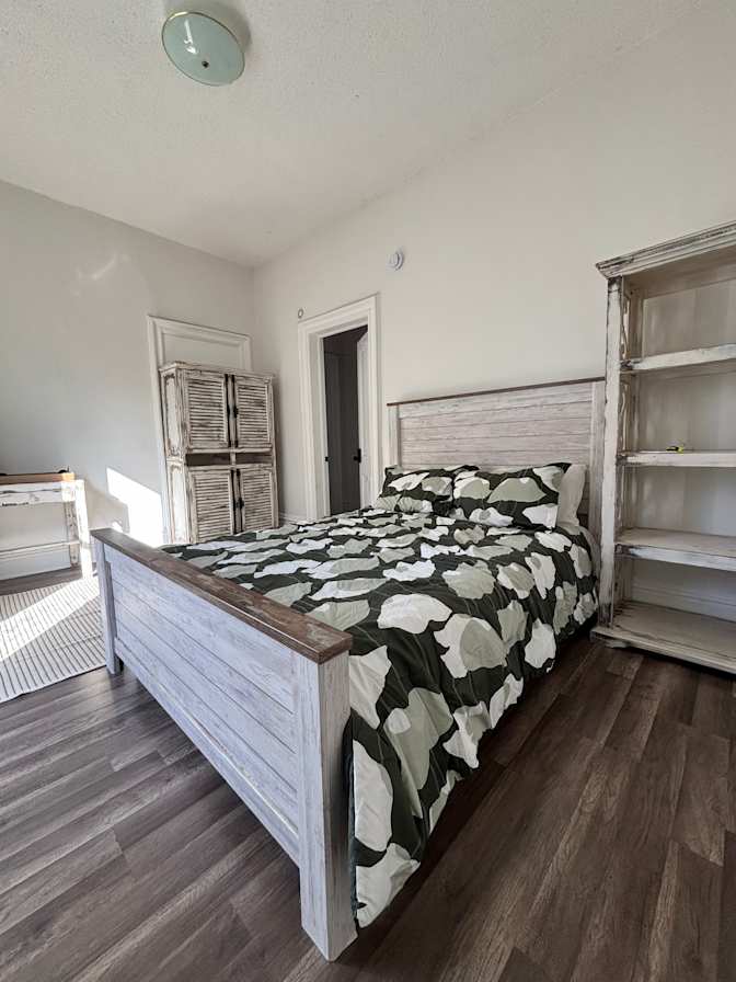 Yang K L's room