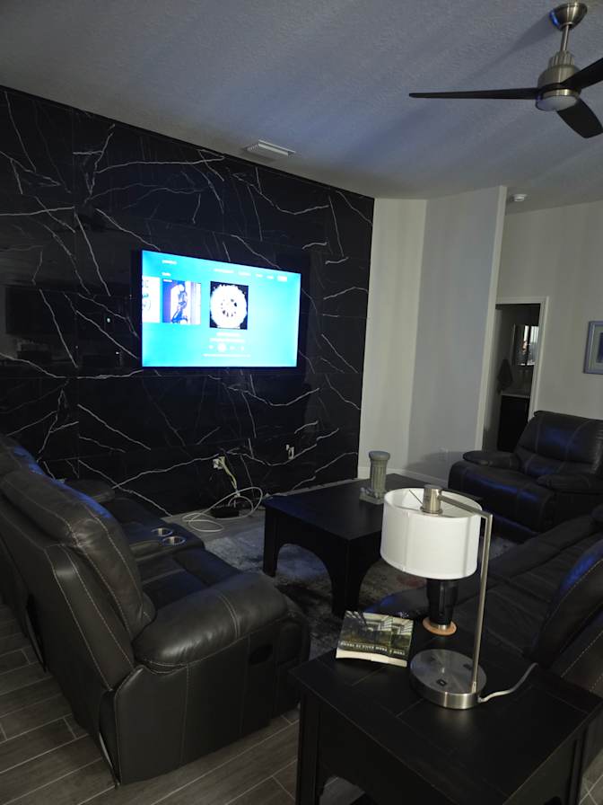 chris mank's room