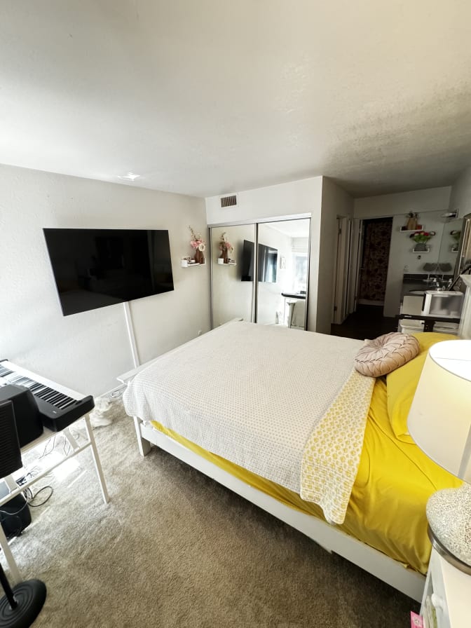 Emily Roslyn's room