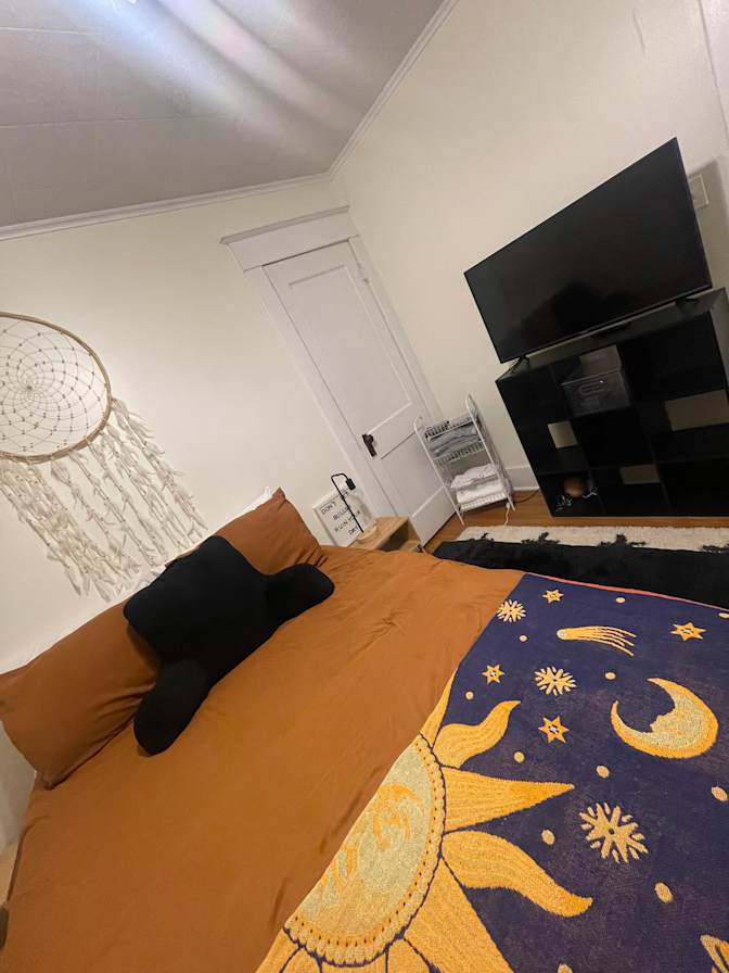 Lotus Consulting and Management LLC's room