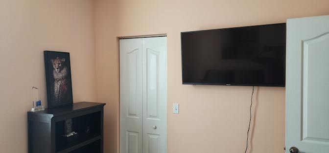 Liz S's room