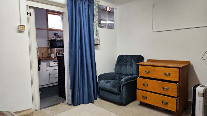 Riccard C Parsons's room