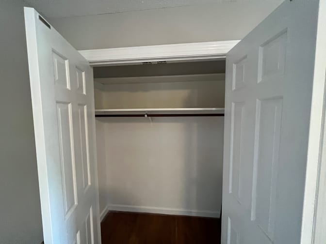 Alcove Rooms's room