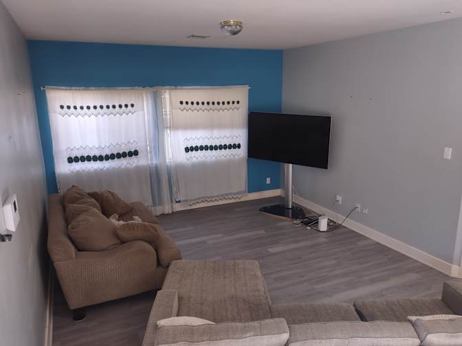 Leslie's room