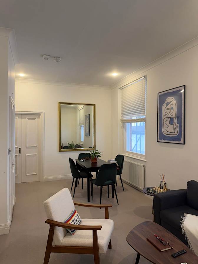 Arthat Gupta's room