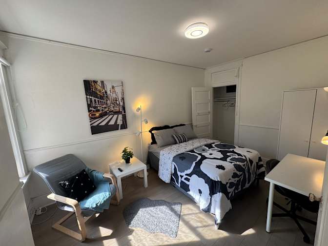 Alona's room