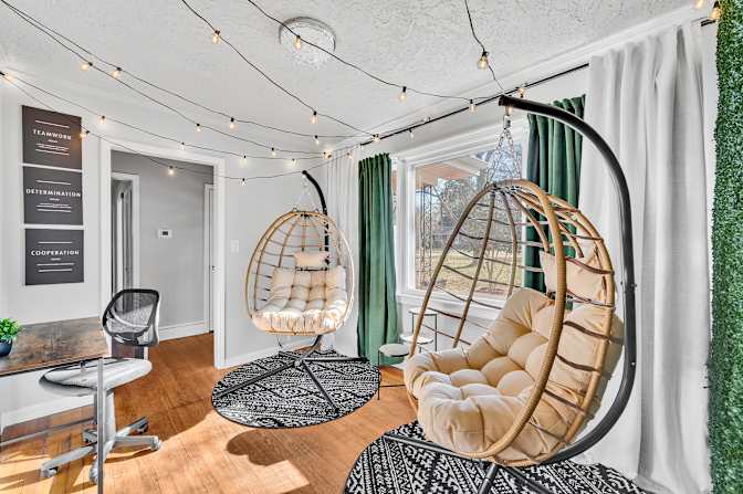 lifedoorrentals's room