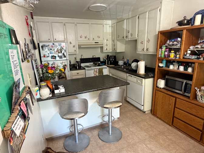 Beth L Hotchkiss's room