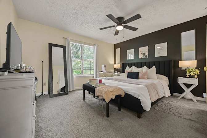 Alcove Rooms's room