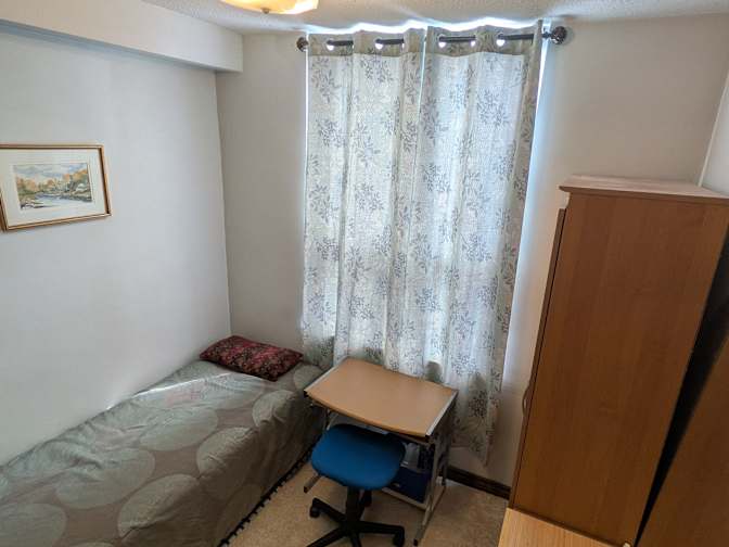 Furnished Room's room