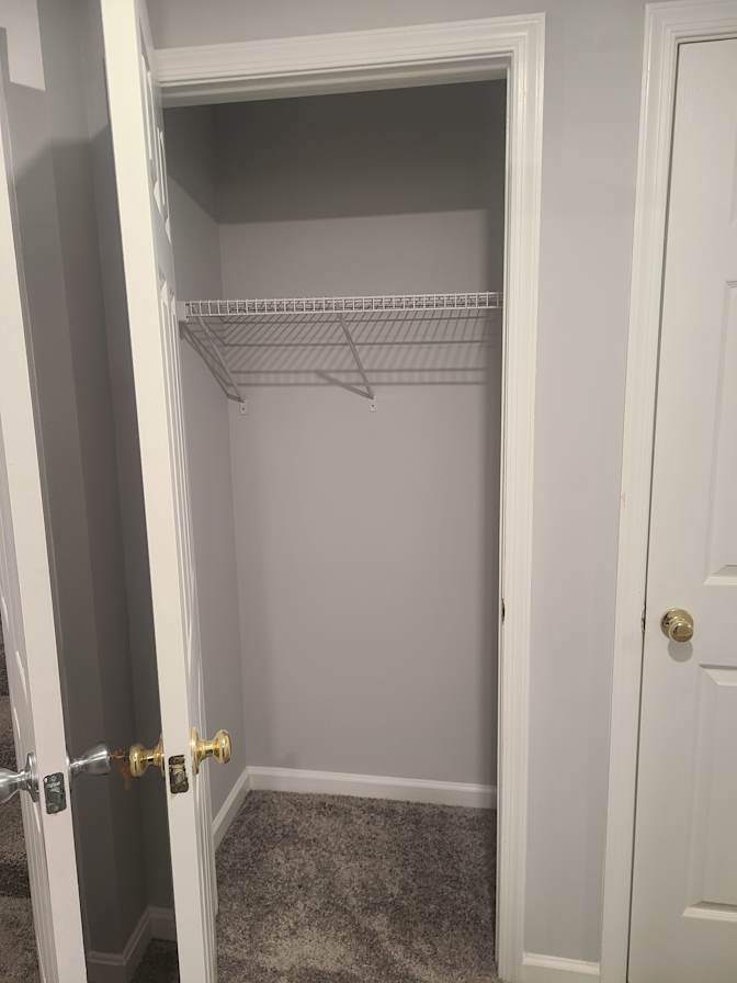 Wale basement Apartment's room