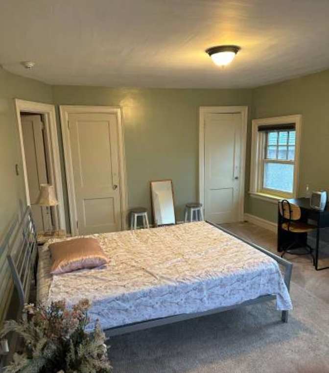 WEST PHILA LARGE ROOM's room