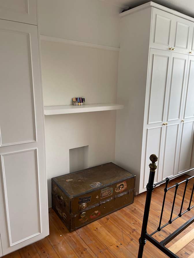 simon smith's room