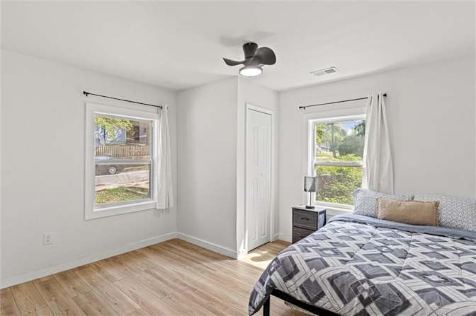 Alcove Rooms's room