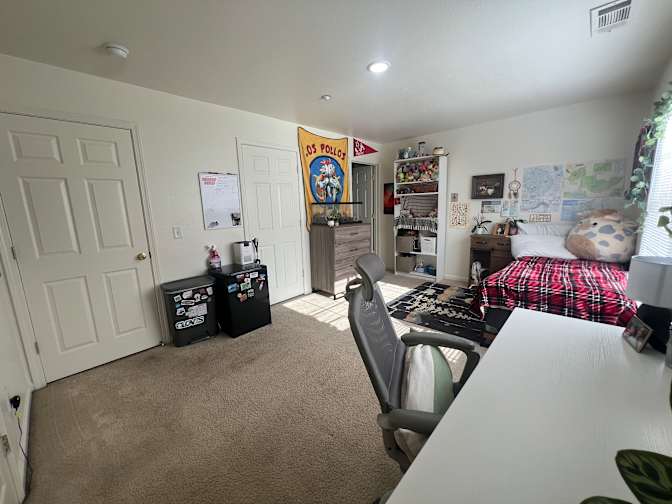 Izabella's room
