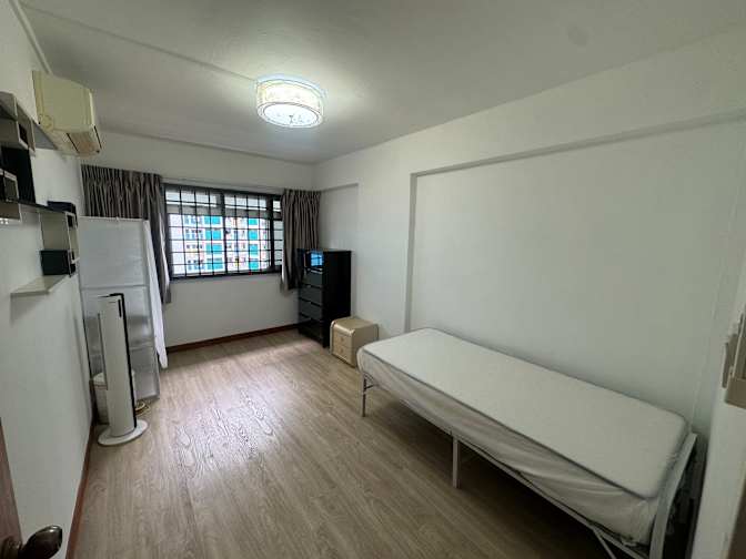 Tom's room