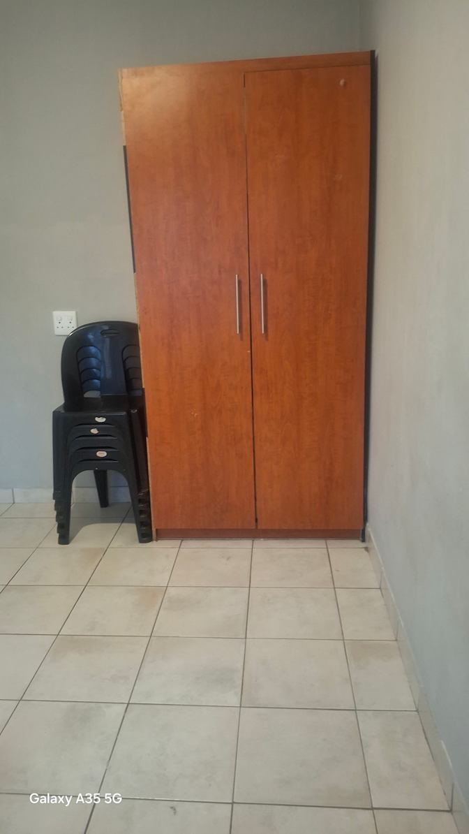 Queen Molefe's room