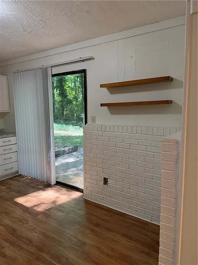 Alcove Rooms's room
