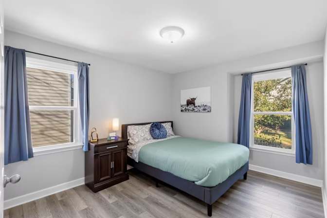 Alcove Rooms's room