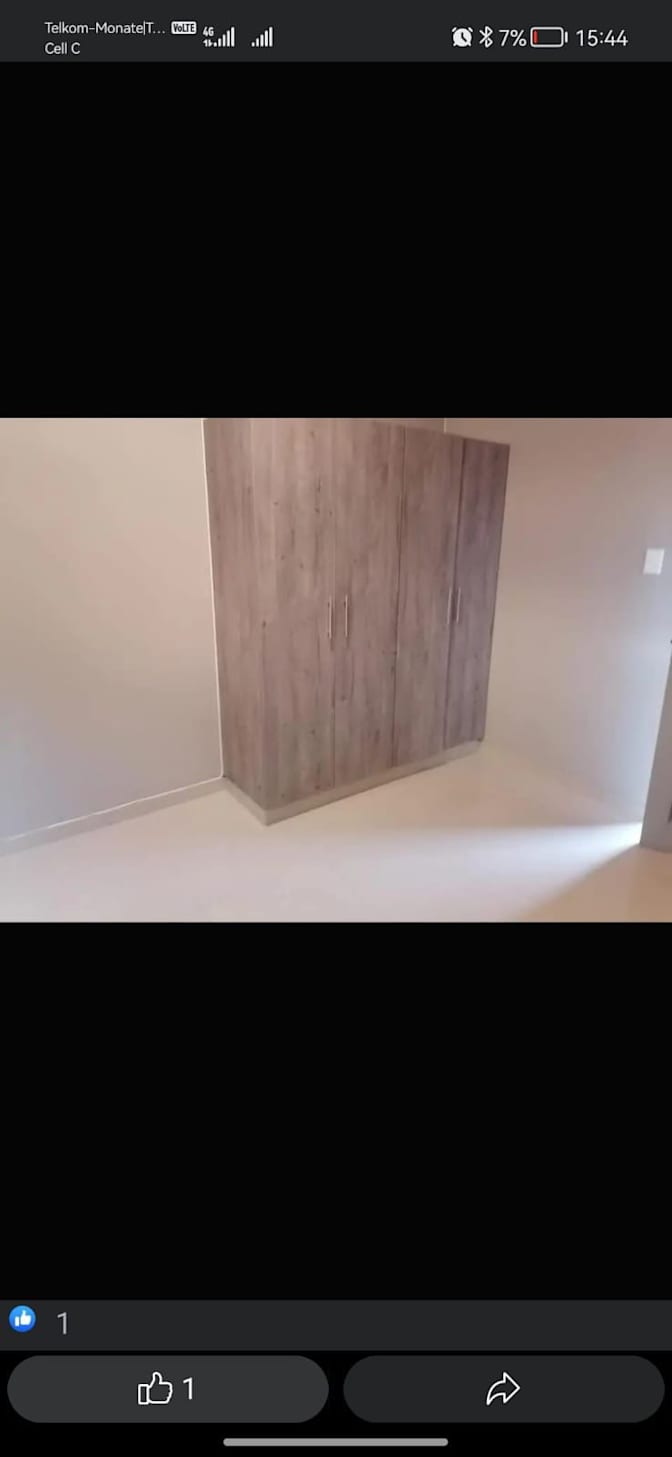 Enhle's room