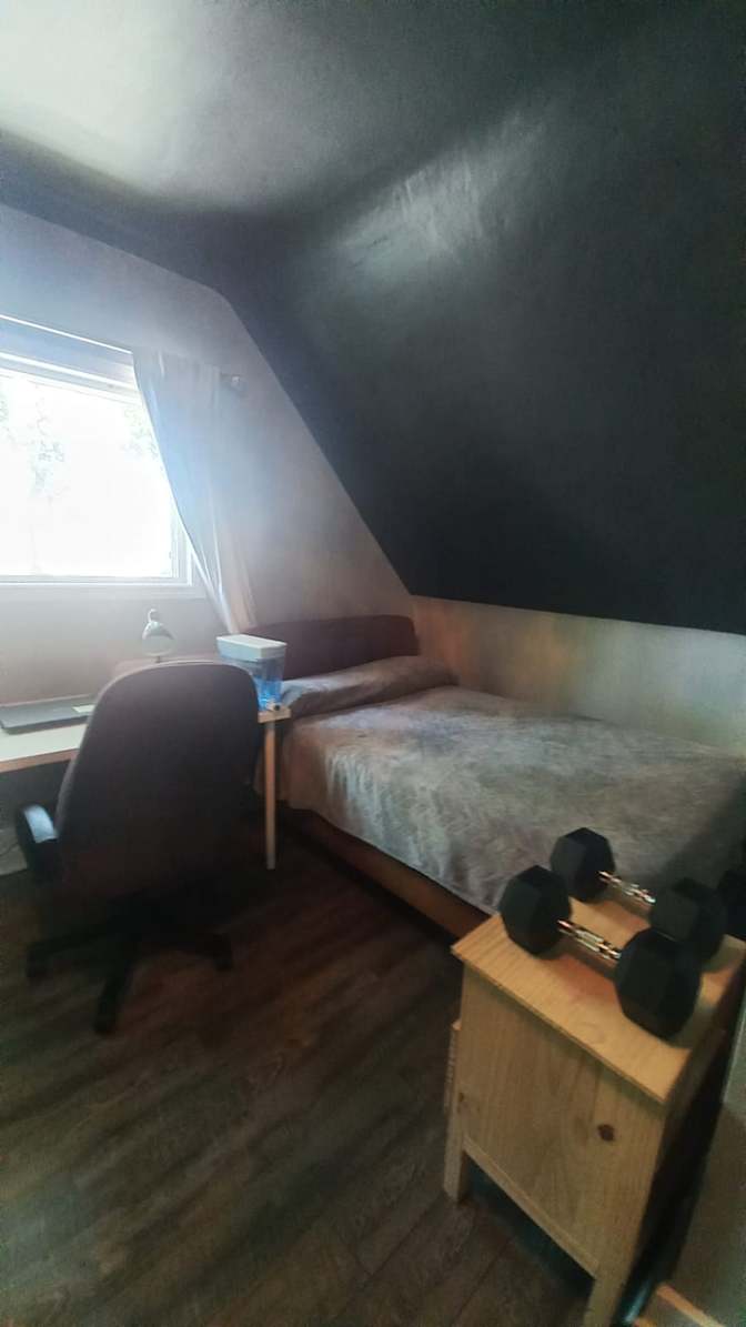 Craig YEG's room