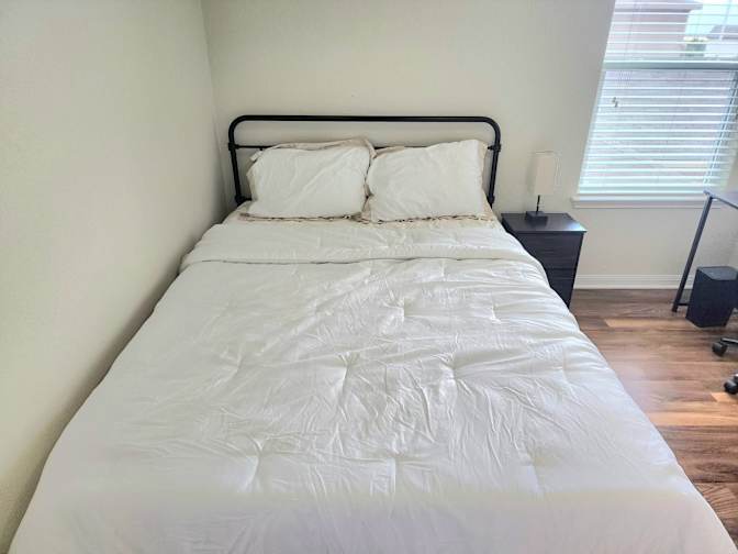 Linh Tường's room