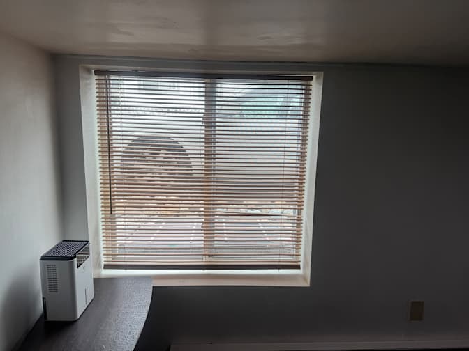 RONNIE's room