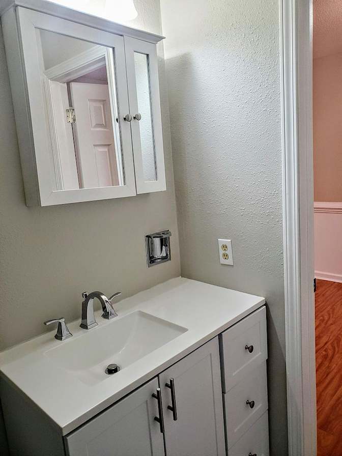 Alcove Rooms's room