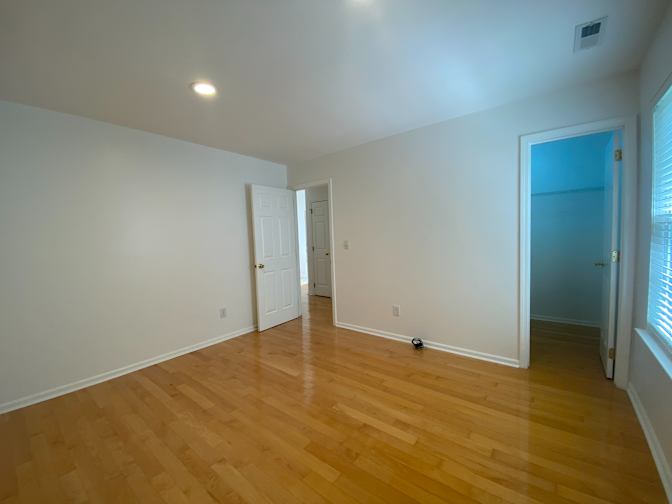 Alcove Rooms's room