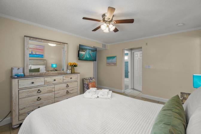 NICHOLAS's room