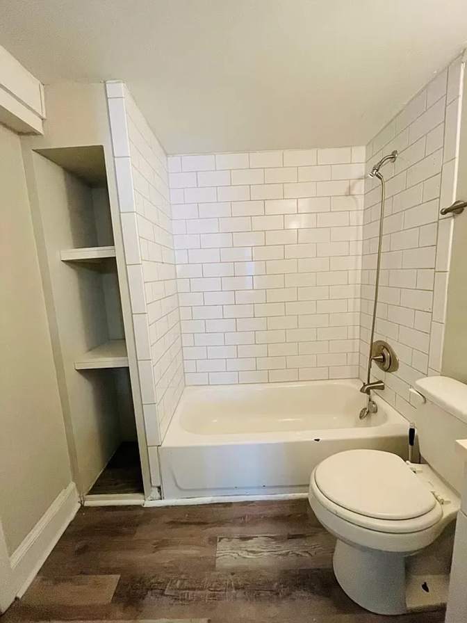 Alcove Rooms's room