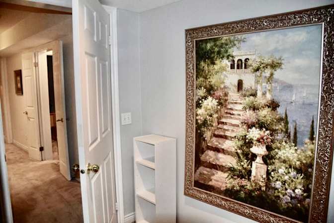 Mahnaz Shahrzad Asr's room