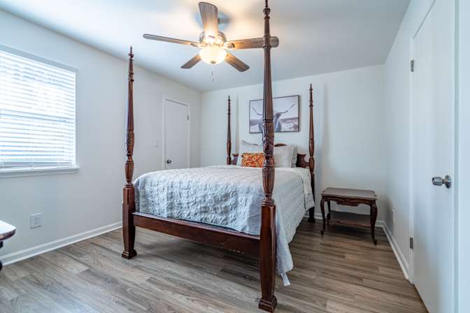 Alcove Rooms's room