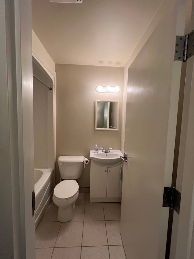 Akita Hoesein's room